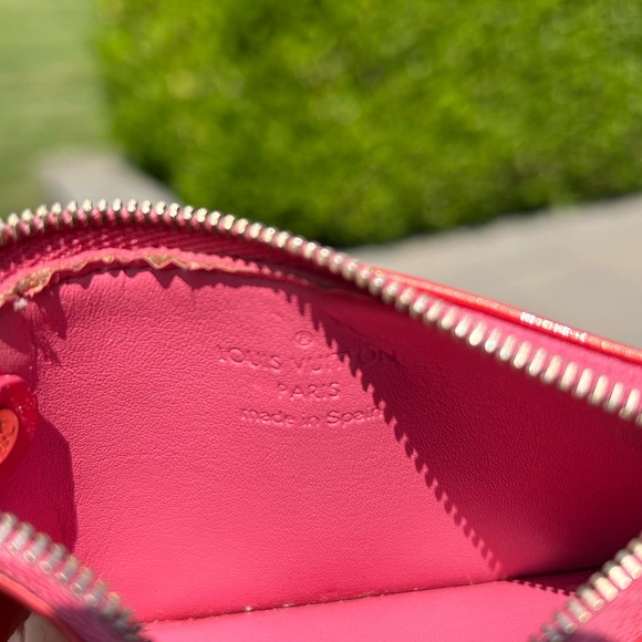 💯% Auth. Louis Vuitton Key Cles Vernis red - Picture 11 of 17